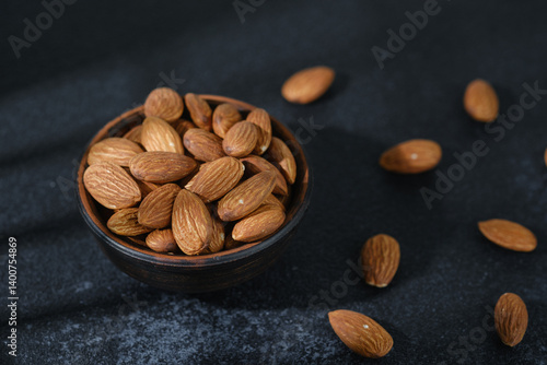 Obraz na płótnie Closeup of almonds in wooden bowl healthy diet concept w salonie