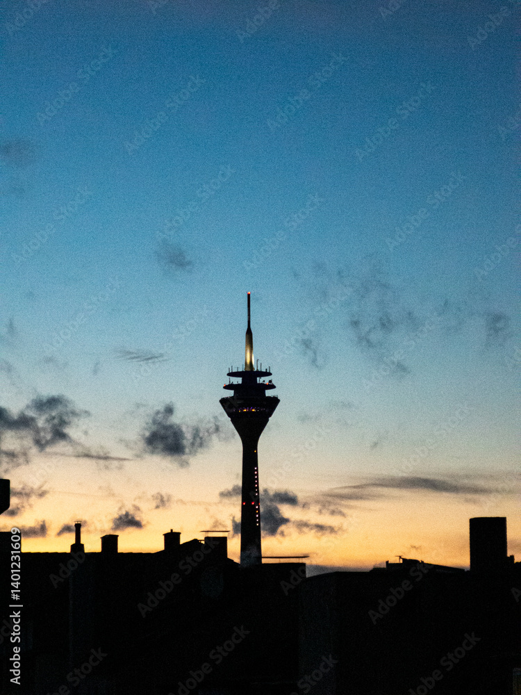 Obraz premium City panorama and TV tower on sunset, Dusseldorf