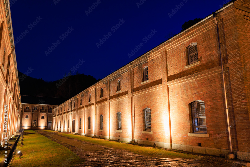 Fototapeta premium ライトアップされた春の舞鶴赤れんがパーク 京都府舞鶴市 Illuminated Maizuru Red Brick Park in spring. Kyoto Pref, Maizuru City.