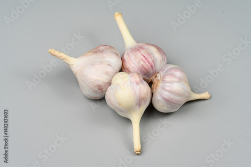 Fototapeta Naklejka Na Ścianę i Meble -  Fresh Garlic Bulb with Peeling Skins. purple garlic.  Suitable for cooking, health, food introduction, nutrition topics.