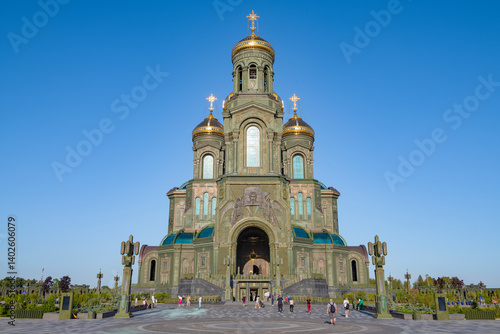 Obraz na płótnie View of the Main Temple of the Armed Forces of the Russian Federation on a sunny August day. Patriot Park w salonie