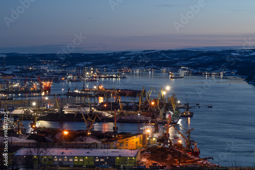 Obraz na płótnie View of the Kola Bay and Murmansk cargo port on a March evening w salonie