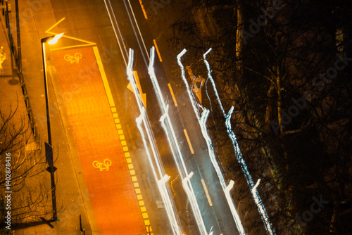 Straße Autos Langzeitbelichtung Grün Bäume Frankfurt