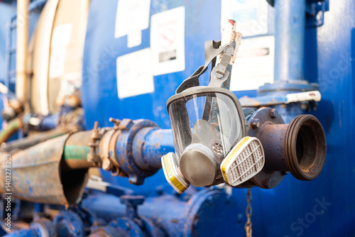 Fotografie A gas full-mask with filter that prepared for emergency case for working in toxic air or confined space environment