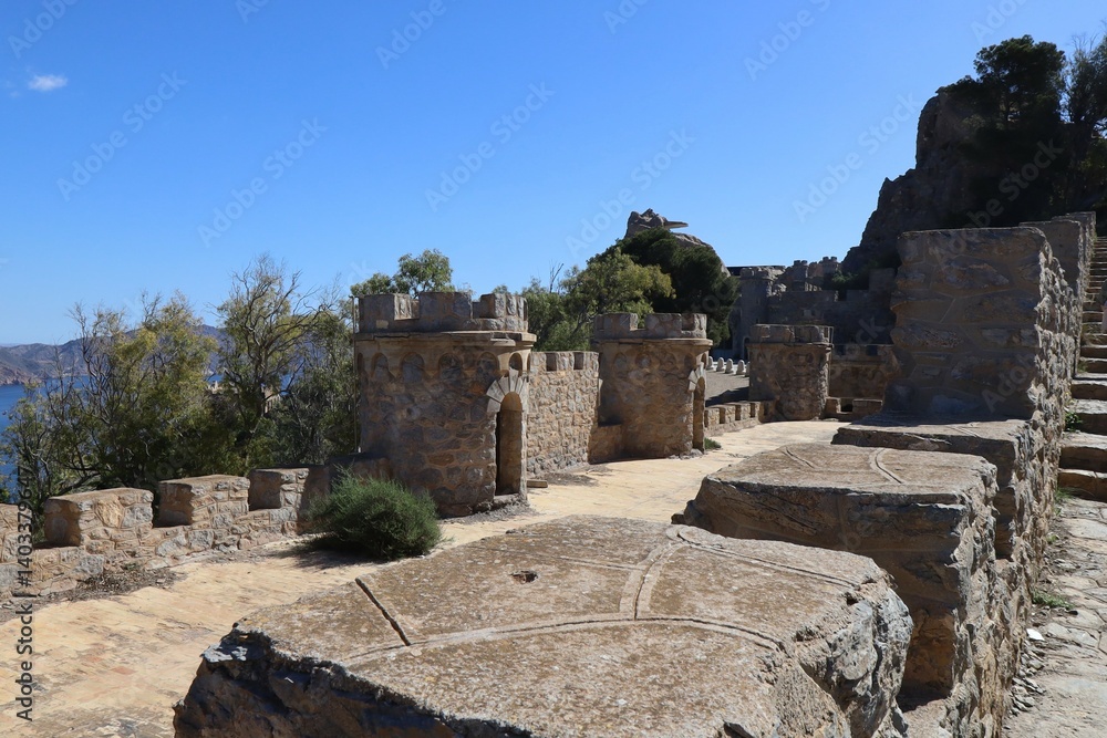 La batterie Castillitos à Cabo Tiñoso, batería de Castillitos, fort militaire, ville de Carthagène, région de la communauté autonome de la région de Murcie, Espagne