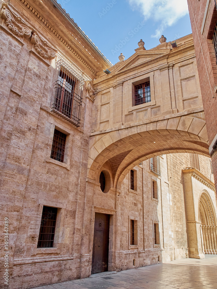Obraz premium Arch over Barchilla street, Arc del carrer de la Barcella in Valencian. It connects the Archbishop's palace with the Cathedral. Valencia, Spain, Europe