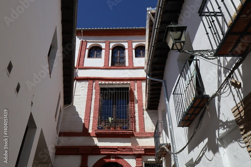 Obraz na płótnie Bâtiment typique, vue de l'extérieur, ville de Grenade, région d'Andalousie, Espagne w salonie