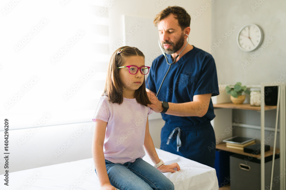 Obraz premium Medical professional checking young patient's health, listening with stethoscope during pediatric examination in clinical setting