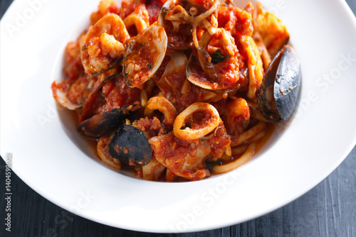 Obraz na płótnie italian spaghetti marinara in tomato sauce w salonie