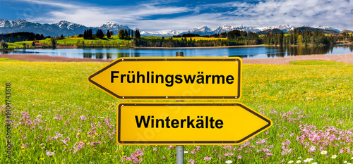 Obraz na płótnie Ein Wegweiser zeigt in unterschiedliche Richtungen mit der Aufschrift Frühlingswärme und Winterkälte - FOTOMONTAGE w salonie