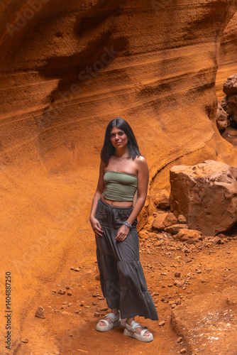 Obraz na płótnie Tourist exploring the majestic barranco de las vacas in gran canaria w salonie