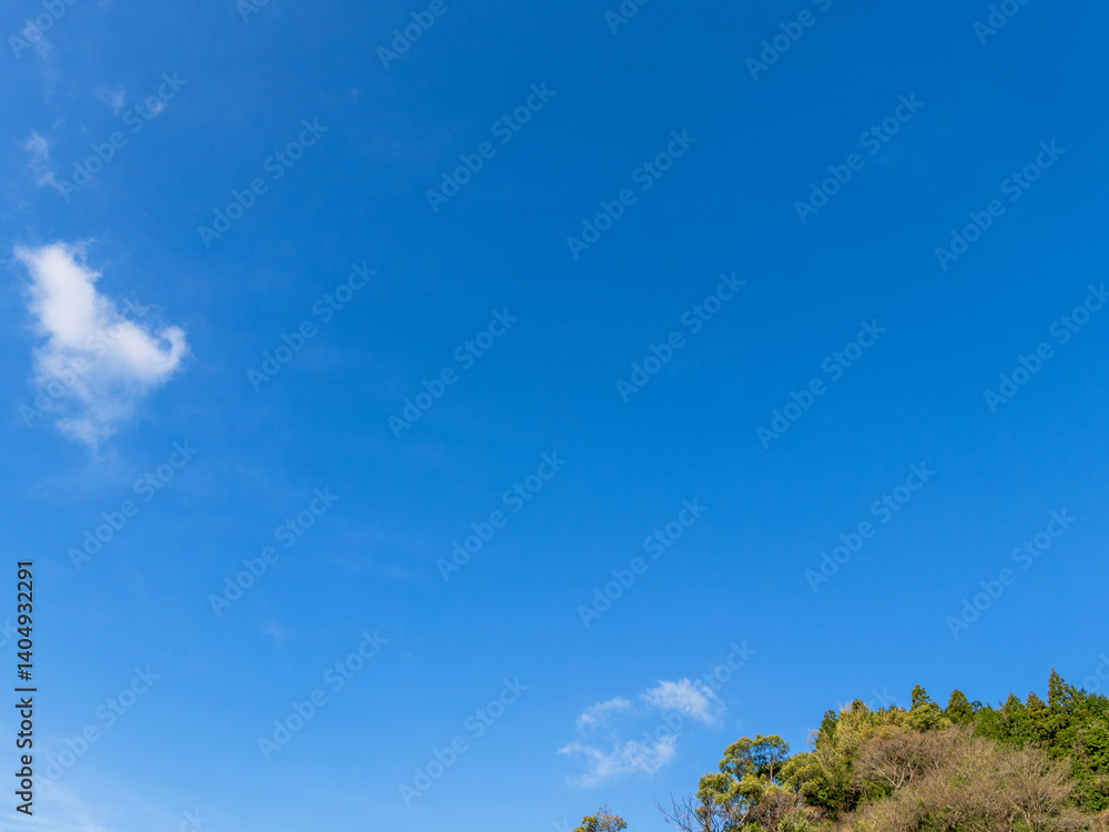 Obraz premium 春の山から 青空と雲17441