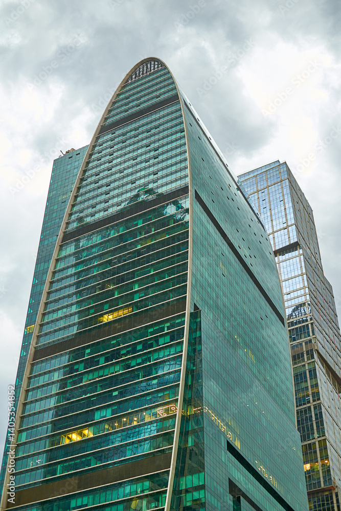 Fototapeta premium A tall building with many windows.