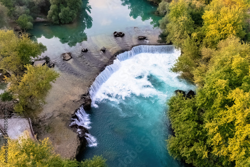 Obraz na płótnie Manavgat Waterfall, Antalya. Stunning aerial view of Manavgat Waterfall with its vibrant turquoise waters and lush green vegetation. A breathtaking natural wonder from above. w salonie