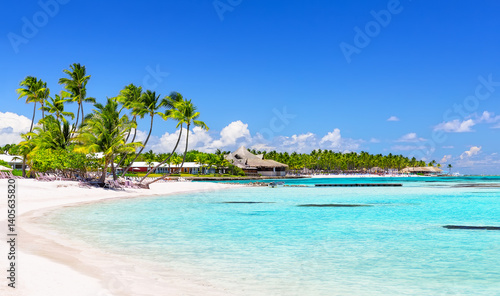 Fototapeta Naklejka Na Ścianę i Meble -  Beautiful white sand beach and turquoise Caribbean sea in Cap Cana, Dominican Republic.