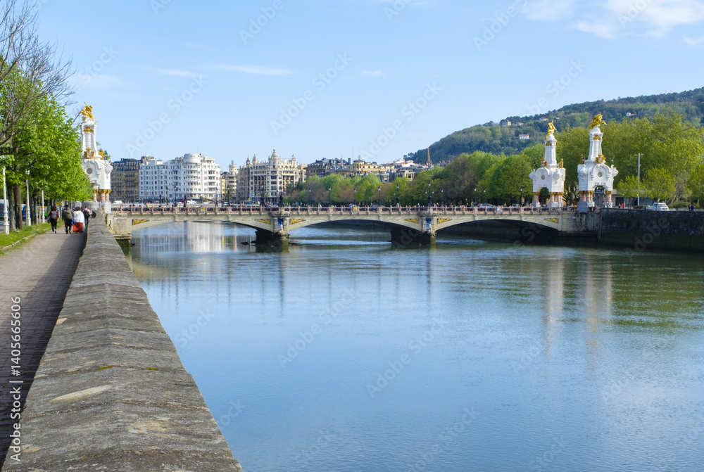 Obraz premium The city of Donostia-San Sebastián is reflected in the Urumea river, Euskadi