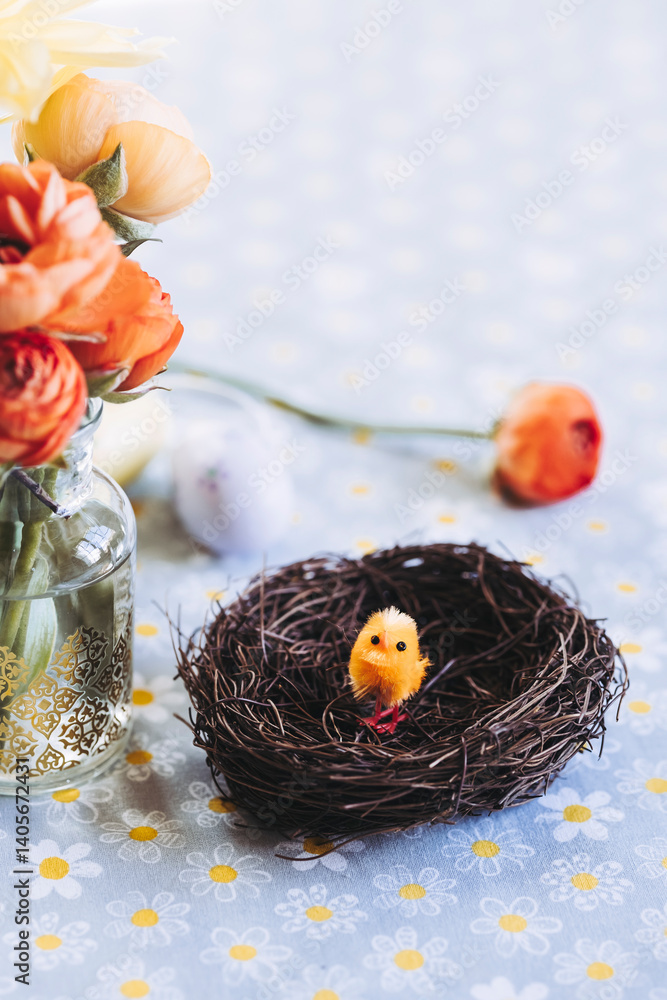 Décoration pour les fêtes de Pâques avec un mini poussin adorable