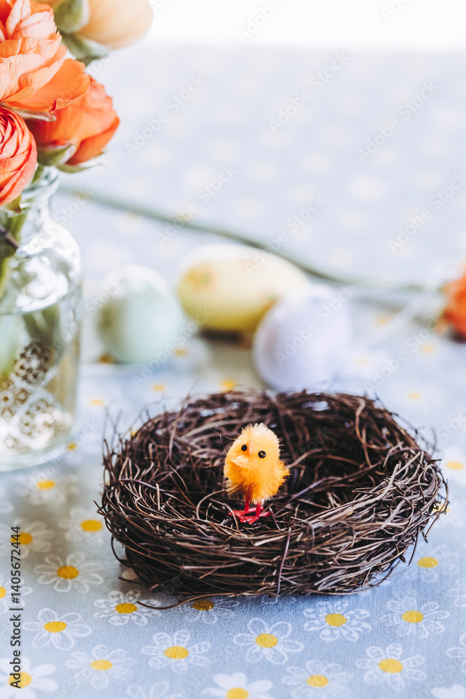 Décoration pour les fêtes de Pâques avec un mini poussin adorable