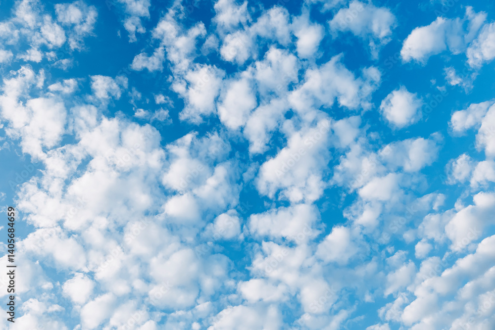 Ciel avec des nuages en mouvement - Arrière plan design avec espace libre