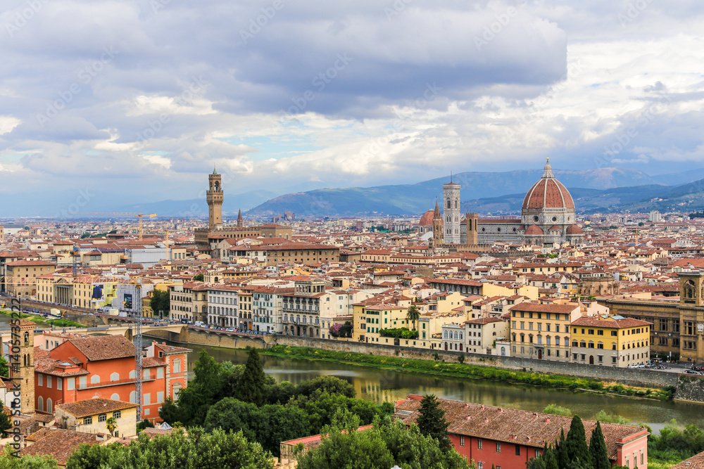 Obraz premium A Florence Firenze city in Italy Toscana view with a river running through it