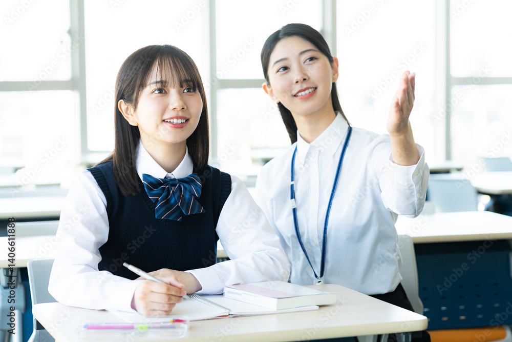 Fototapeta premium 勉強する女子学生と先生【撮影協力：学校法人電波学園 東京電子専門学校】