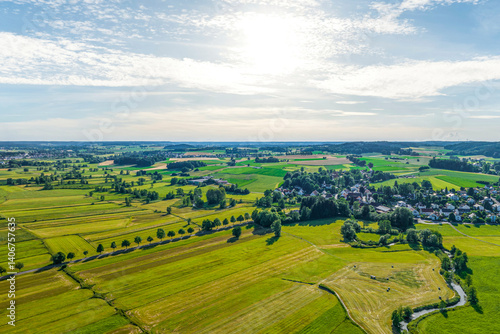 Obraz na płótnie Romantischer Sommerabend im schwäbischen Schmuttertal rund um Diedorf bei Augsburg w salonie