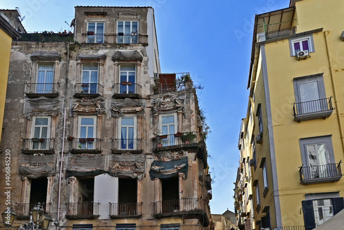 Obraz na płótnie Napoli, strade, case palazzi e vicoli del Centro Storico - Campania w salonie