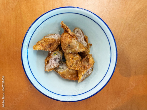 Obraz na płótnie traditional asian deep fried crispy golden chicken wu xiang meat vege roll appetiser in white bowl on wood table chinese dim sum snack cafe halal menu food restaurant w salonie
