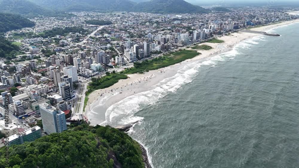Uma imagem aérea do Litoral Paranaense, Praia Brava de Caiobá, Matinhos, Paraná. 