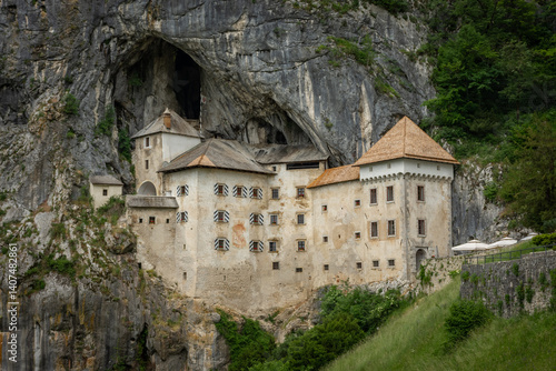 Obraz na płótnie Predjama Castle or Castel Lueghi built within a cave near Postojna. Renaissance castle built within a cave mouth in Slovenia. w salonie