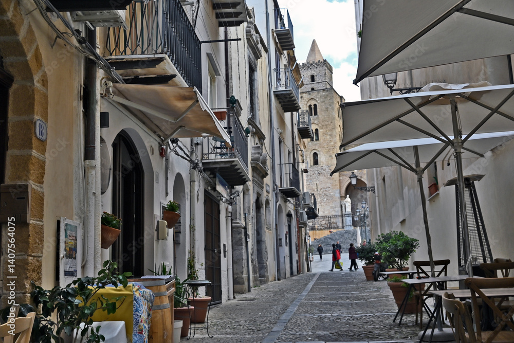 Cefalù strade, vicoli e case del centro storico - Sicilia