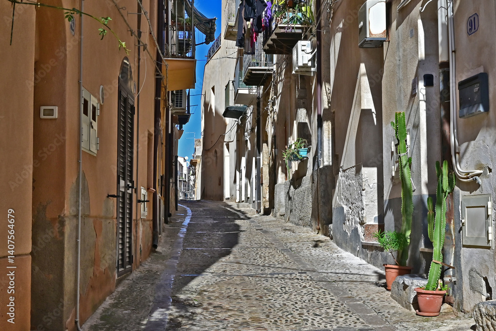 Cefalù strade, vicoli e case del centro storico - Sicilia