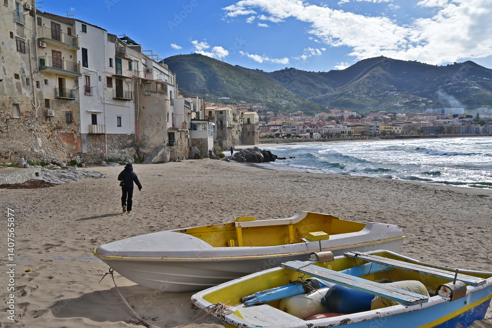 Cefalù e la sua spiaggia sul Mediterraneo - Sicilia