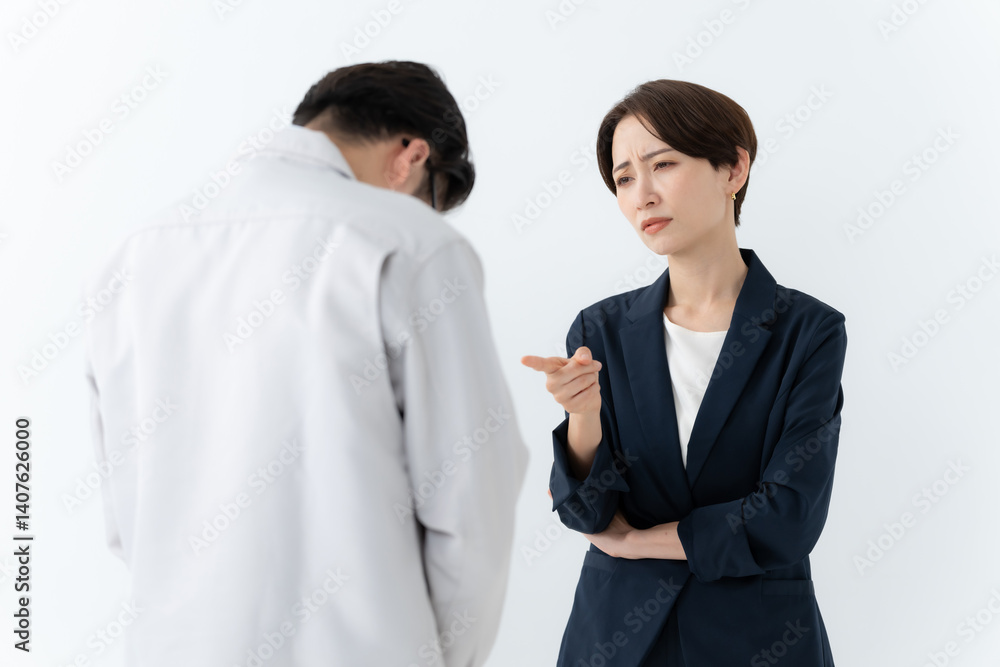 ビジネス　怒る女性