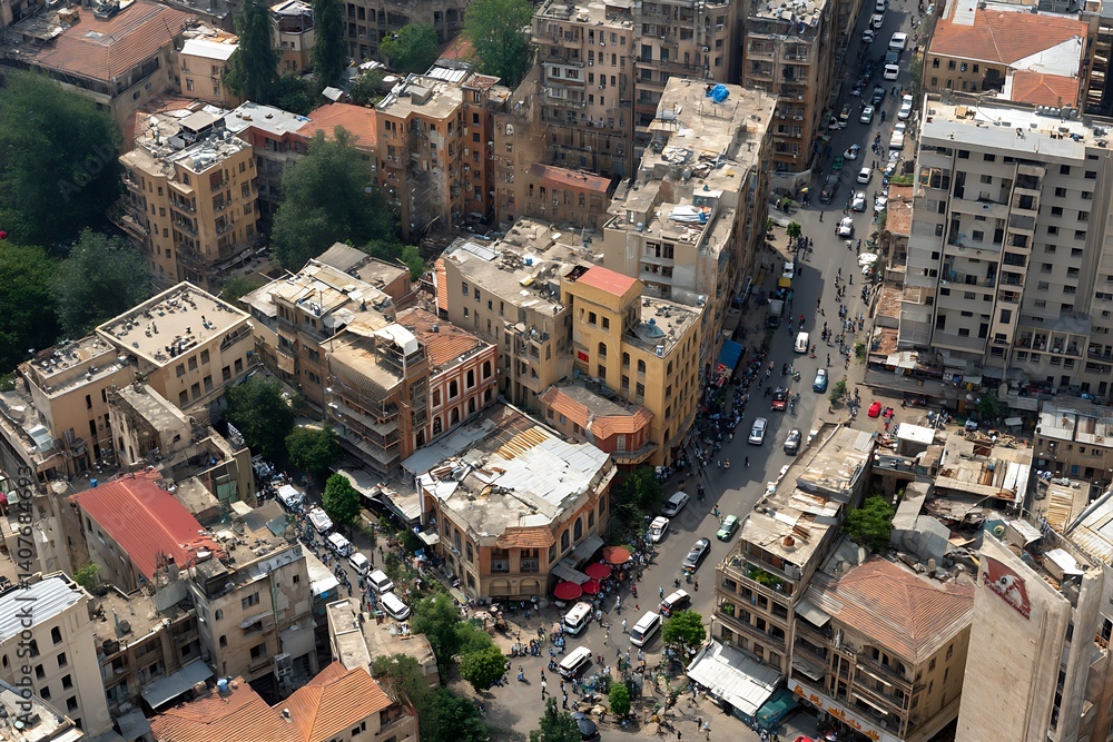 Obraz premium Vivid aerial shot of a dense cityscape with historic and modern buildings and lively narrow roads