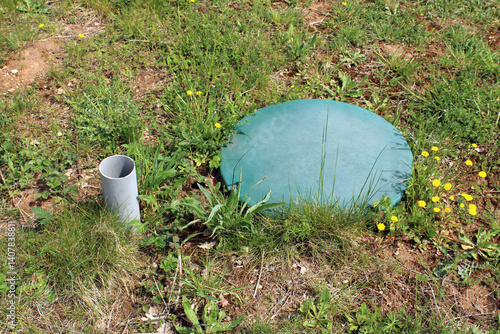 Fosse sceptique de la maison, installation souterraine photo