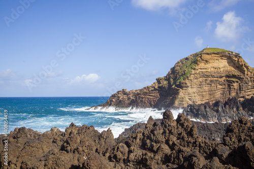 Obraz na płótnie Explore the stunning natural pools at Madeira's Piscinas Naturais do Aquario and enjoy the beautiful coastal scenery w salonie