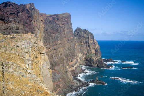 Obraz na płótnie Scenic cliffs and ocean views at Madeira Ponta de Sao Lourenco during a sunny day w salonie