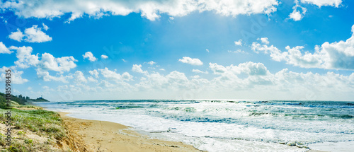 Brandung an Buddina Beach an der sunshine Coast in Queensland, Australien