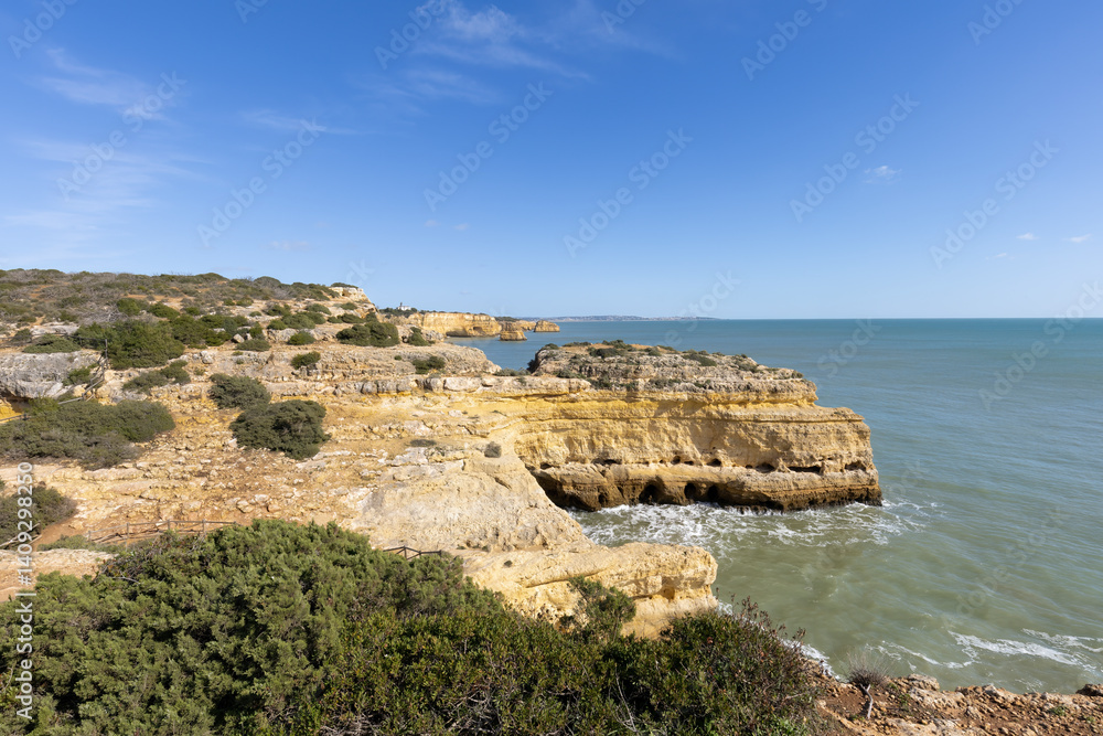 Der Strand Praia da Marinha an der Algarve, Portugal Der Strand Praia da Marinha an der Algarve, Portugal
