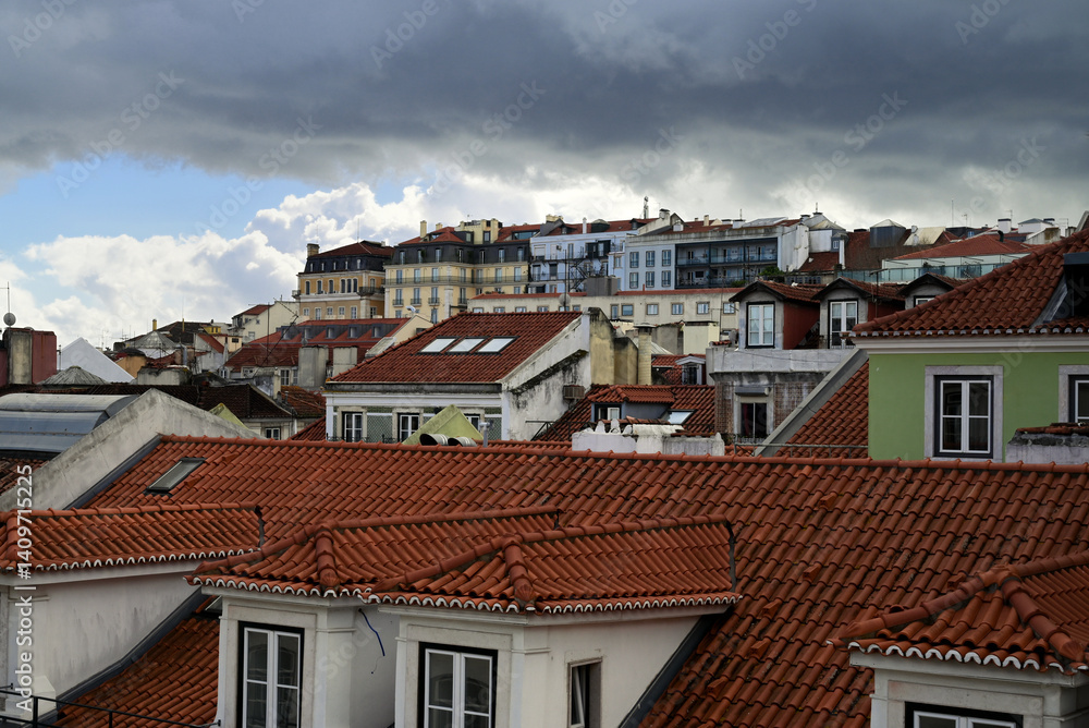 Obraz premium Ciel orageux au dessus de la ville de Lisbonne