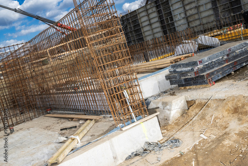 Obraz na płótnie Construction Site With Steel Framework and Materials at Work w salonie