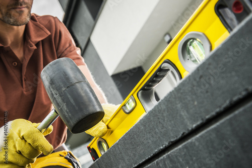 Obraz na płótnie Worker Using Level Tool to Align Construction Materials Outdoors w salonie