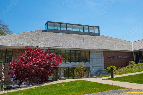 Obraz na płótnie Scituate Town Library at 85 Branch Street in historic town center of Scituate, Massachusetts MA, USA. w salonie