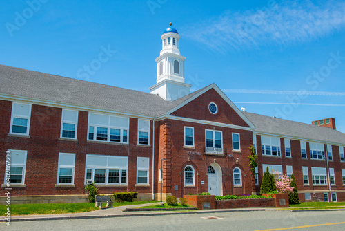 Obraz na płótnie Central School building at Central Park in town center of Scituate, Massachusetts MA, USA. Now this building is Scituate Housing Authority. w salonie