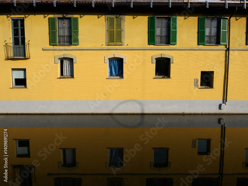 Obraz na płótnie Cassina de Pomm, historic building along the canal Martesana at Milan, Italy w salonie