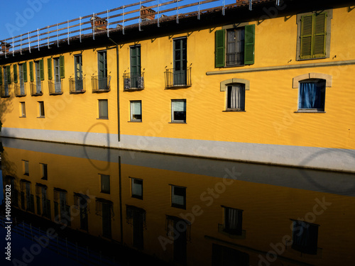 Obraz na płótnie Cassina de Pomm, historic building along the canal Martesana at Milan, Italy w salonie