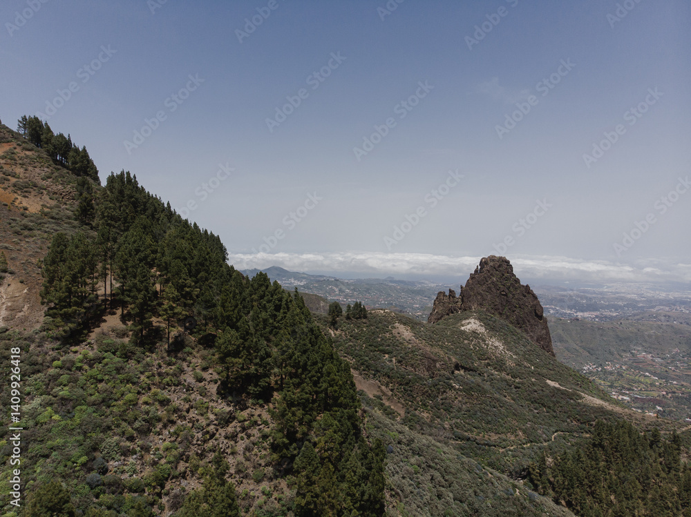 Naklejka premium Scenic Mountain Landscape with Rock Formation
