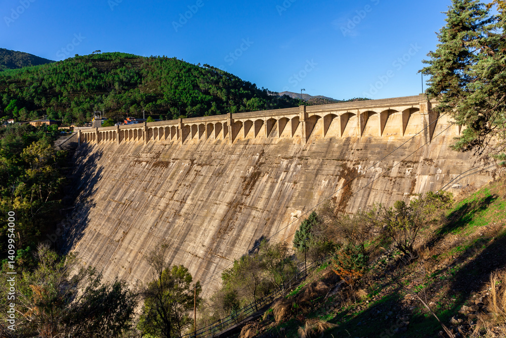 El Burguillo Reservoir (Embalse de El Burguillo) dam and hydroelectric power plant on Alberche River, Avila, Spain. El Burguillo Reservoir (Embalse de El Burguillo) dam and hydroelectric power plant on Alberche River, Avila, Spain.