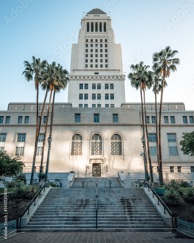 Obraz na płótnie side entrance of the los angeles city hall during sunrise w salonie